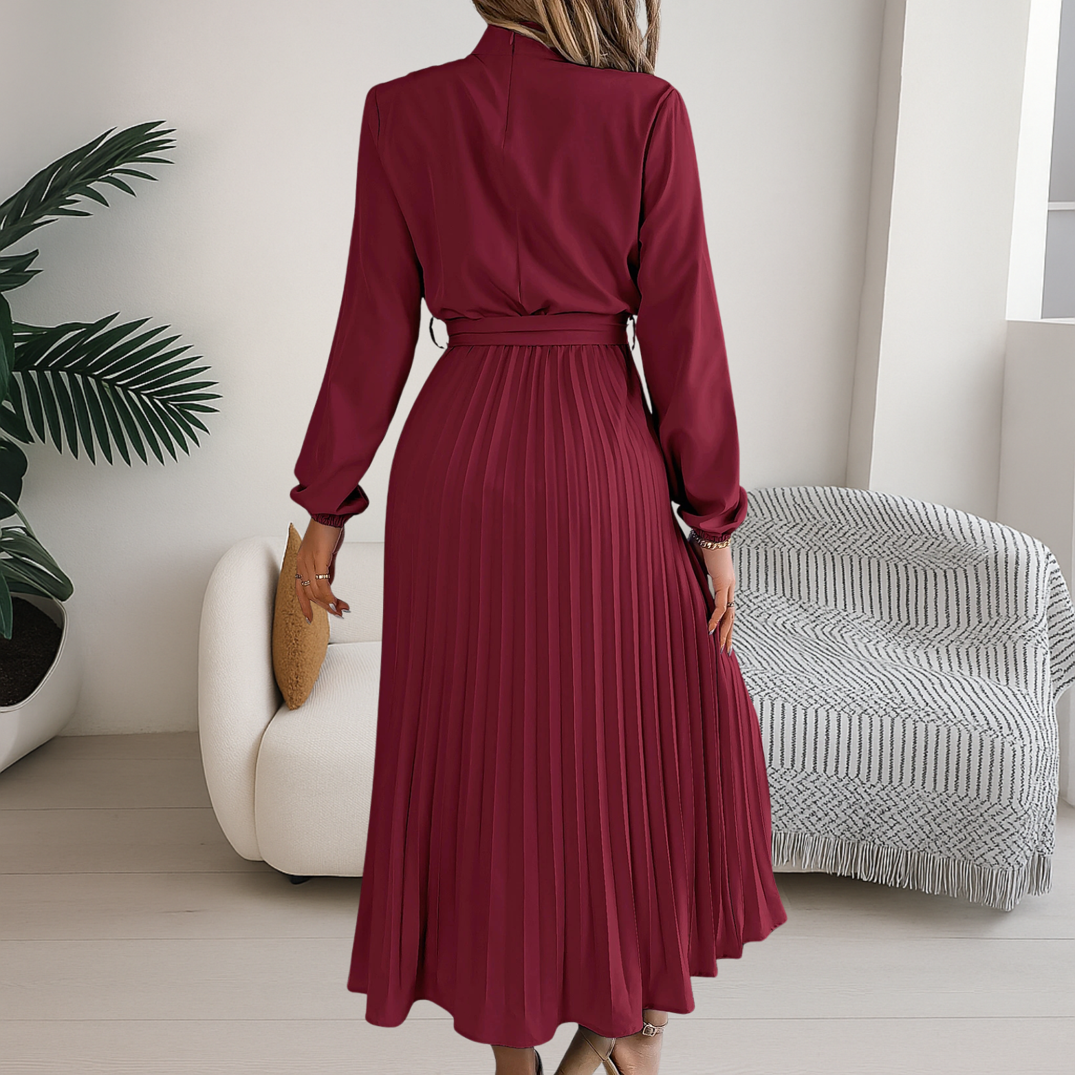 Dames midi jurk met plissé rok en strikceintuur