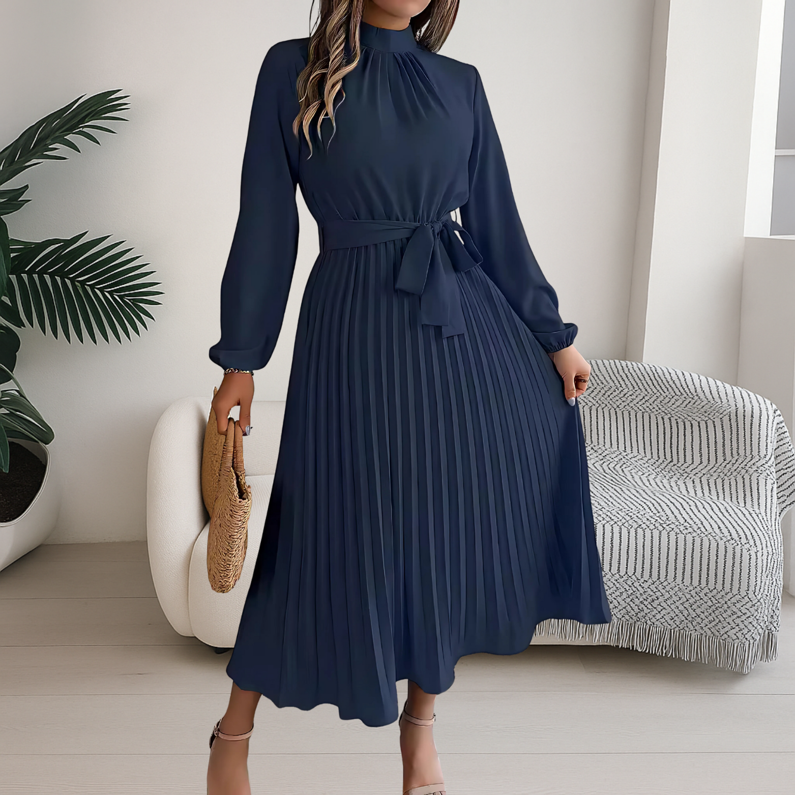 Dames midi jurk met plissé rok en strikceintuur