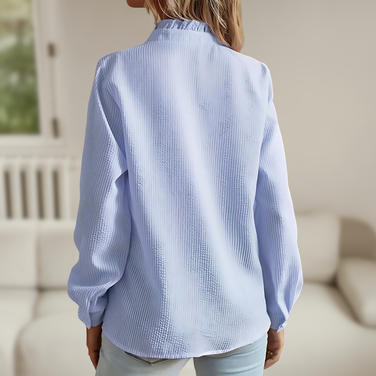 Damesblouse met lange mouwen, plooien en knoopsluiting
