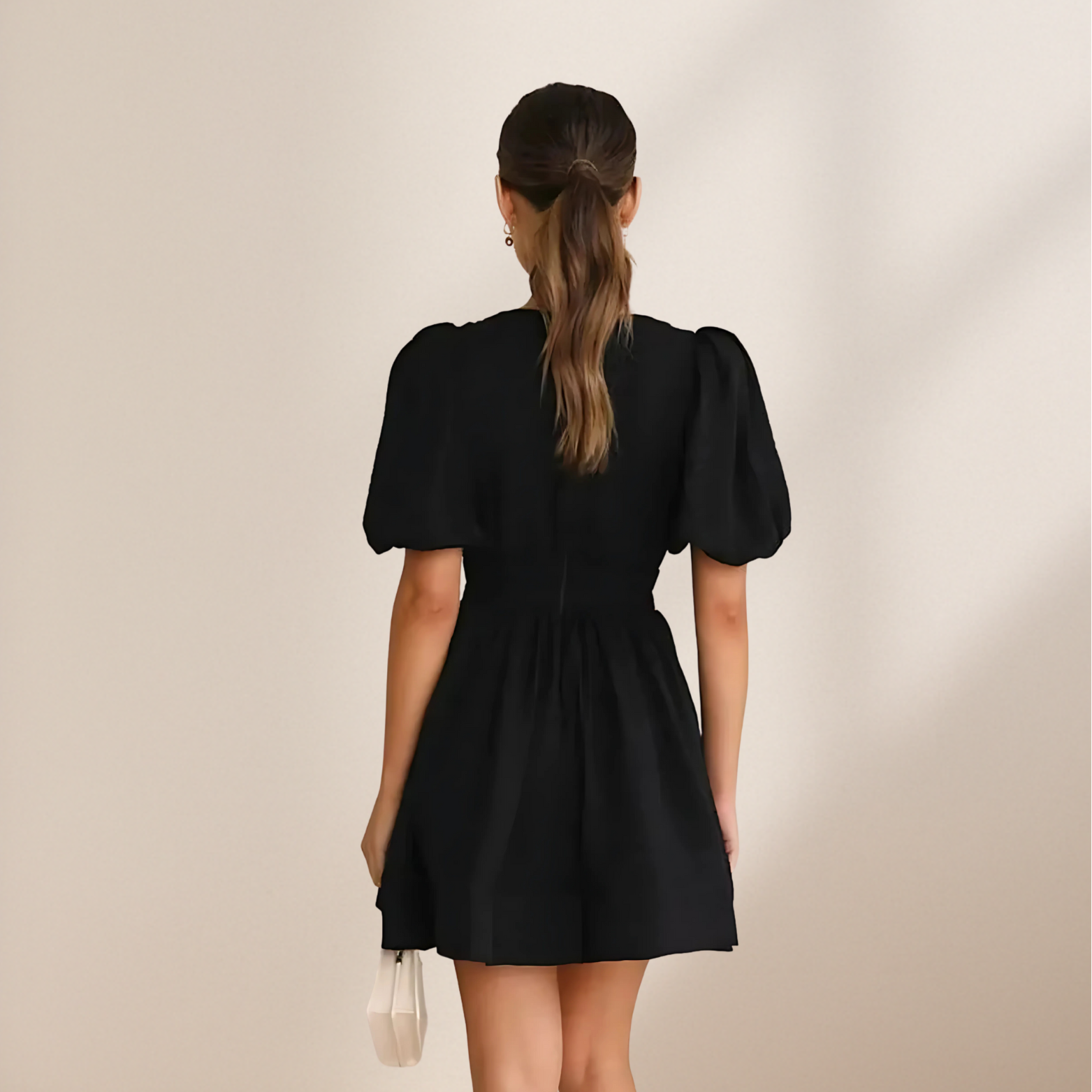Dames midi-zomerjurk met V-hals en pofmouwen