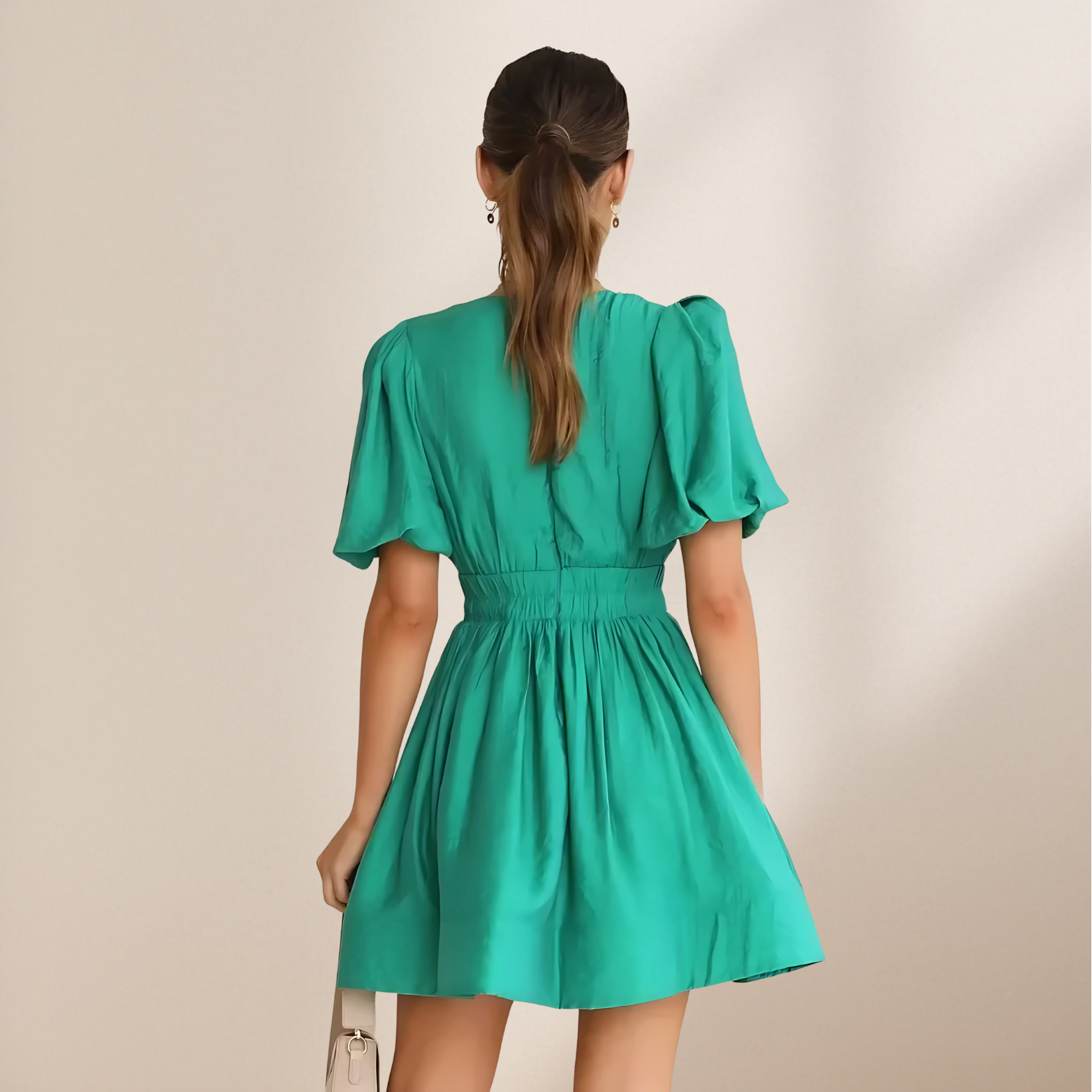 Dames midi-zomerjurk met V-hals en pofmouwen