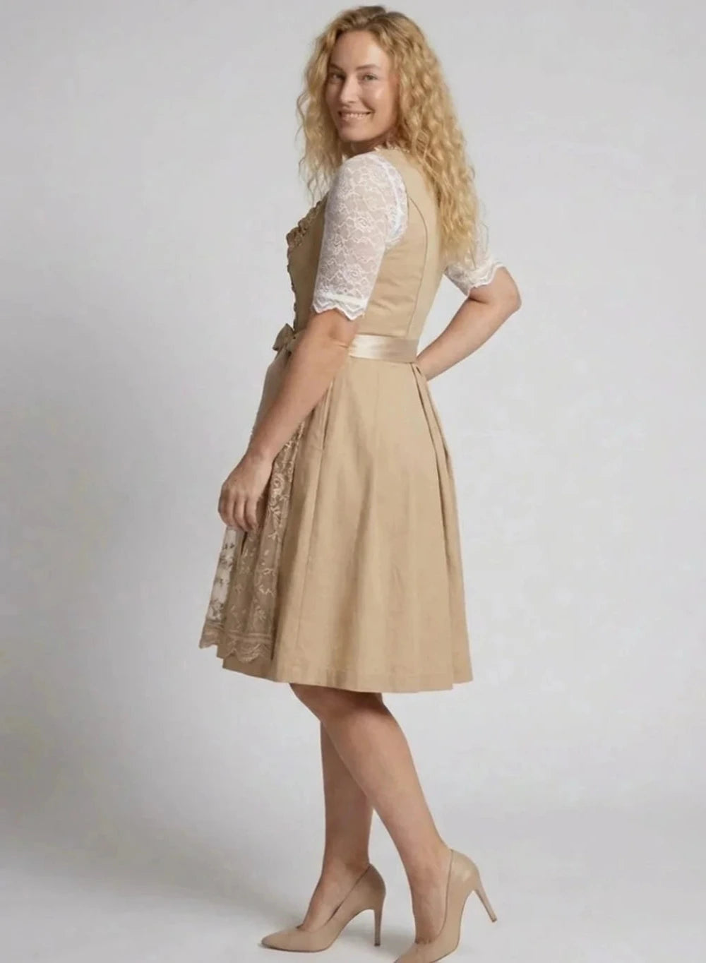 Dames Dirndl Jurk met Vetersluiting en Kantdetail