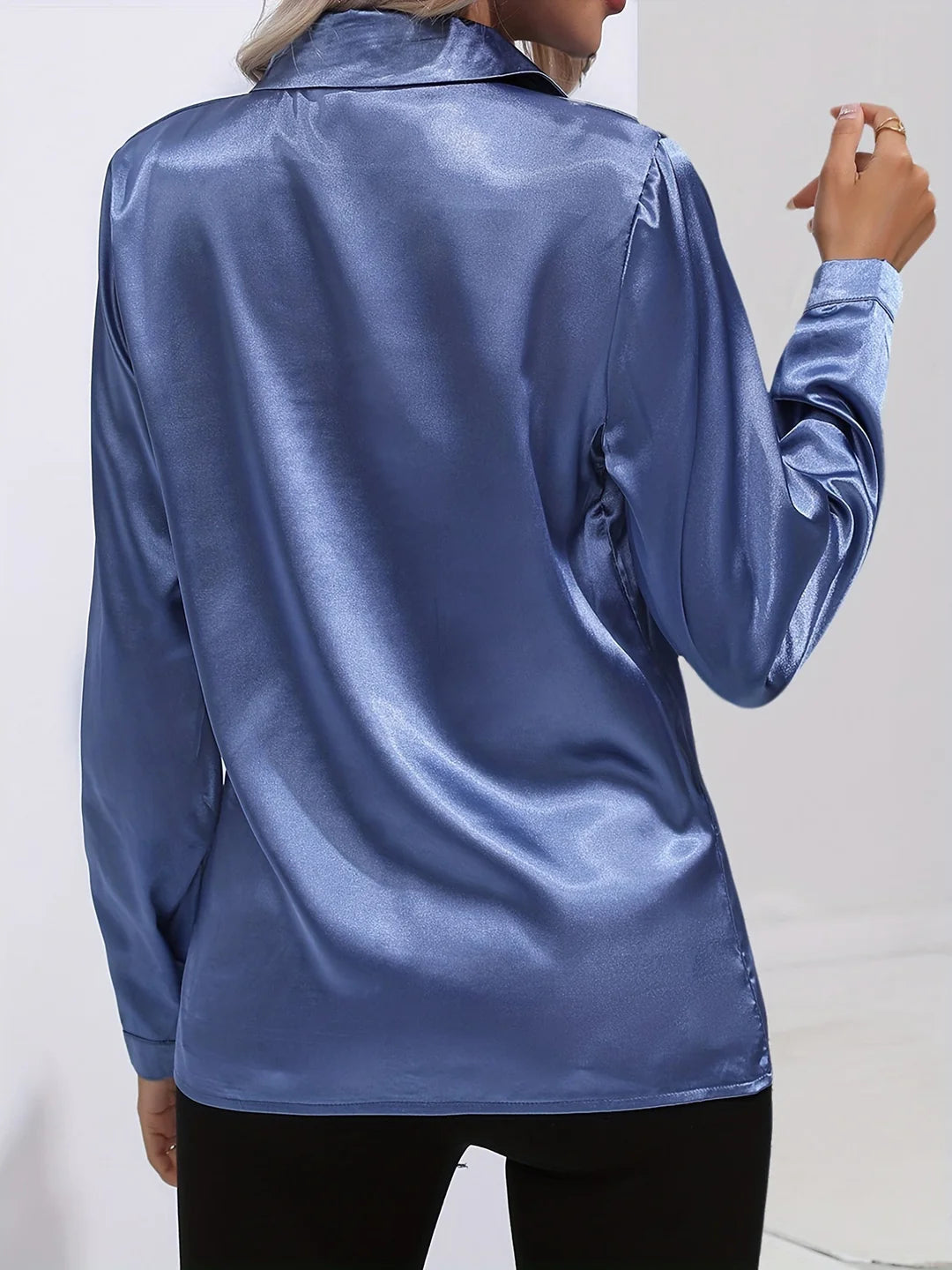 Dames Satijnlook Blouse met Reverskraag en Knoopsluiting