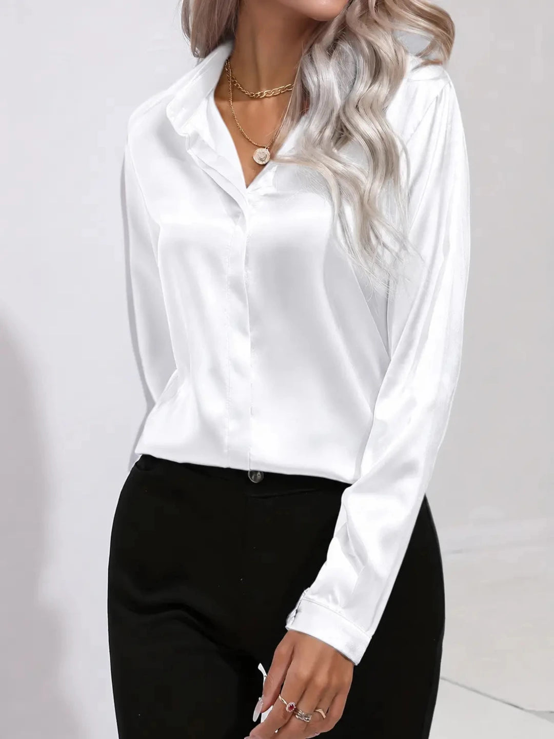 Dames Satijnlook Blouse met Reverskraag en Knoopsluiting
