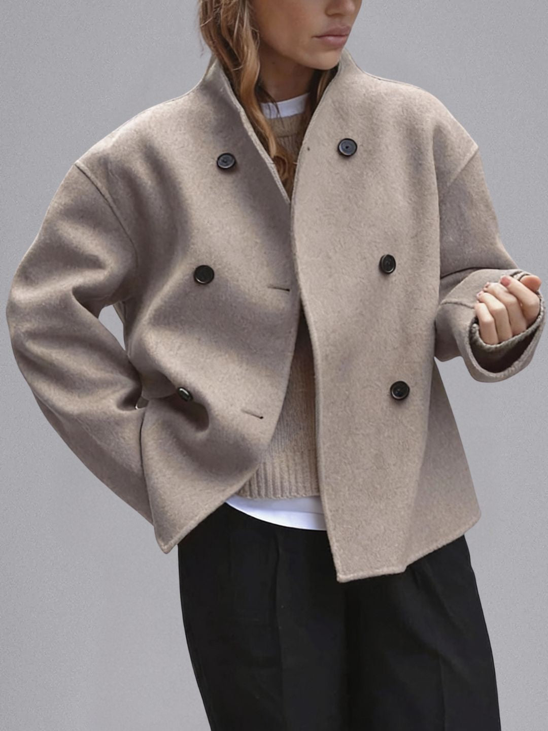 Korte Damesjas met Dubbele Rij Knopen en Opstaande Kraag