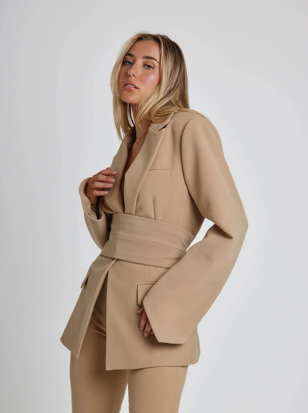 Lange blazer met riem en knoopsluiting voor dames