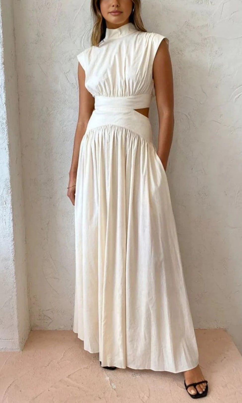 Maxi Jurk met Hoge Hals, Mouwloos Ontwerp en Cut-Out Detail