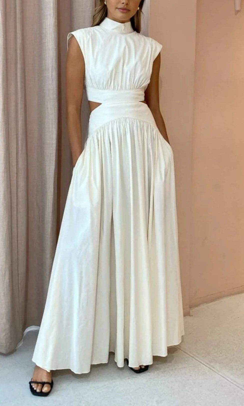 Maxi Jurk met Hoge Hals, Mouwloos Ontwerp en Cut-Out Detail