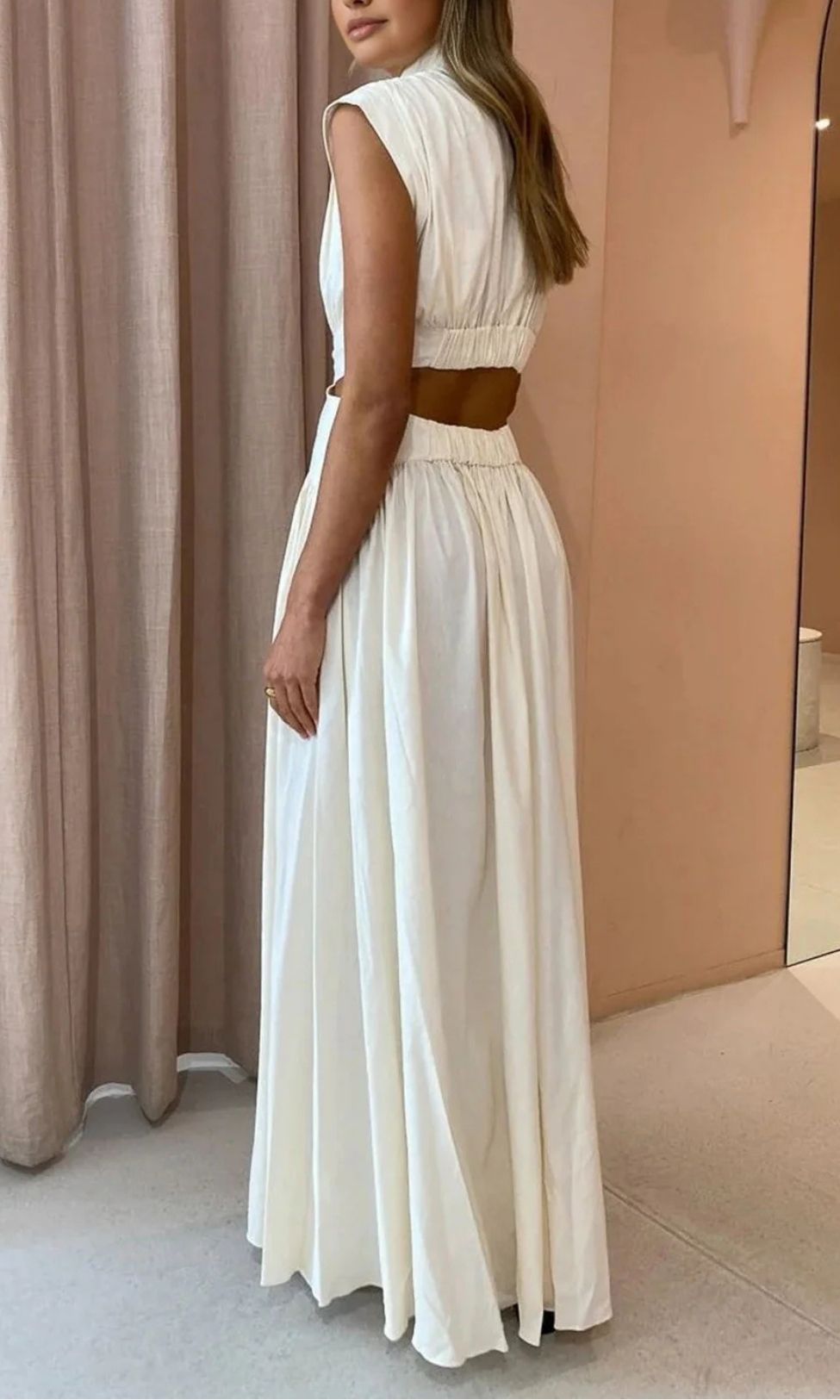Maxi Jurk met Hoge Hals, Mouwloos Ontwerp en Cut-Out Detail