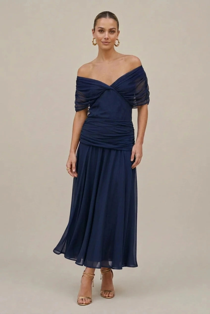 Maxi Jurk met Off-Shoulder en Gekruiste V-hals
