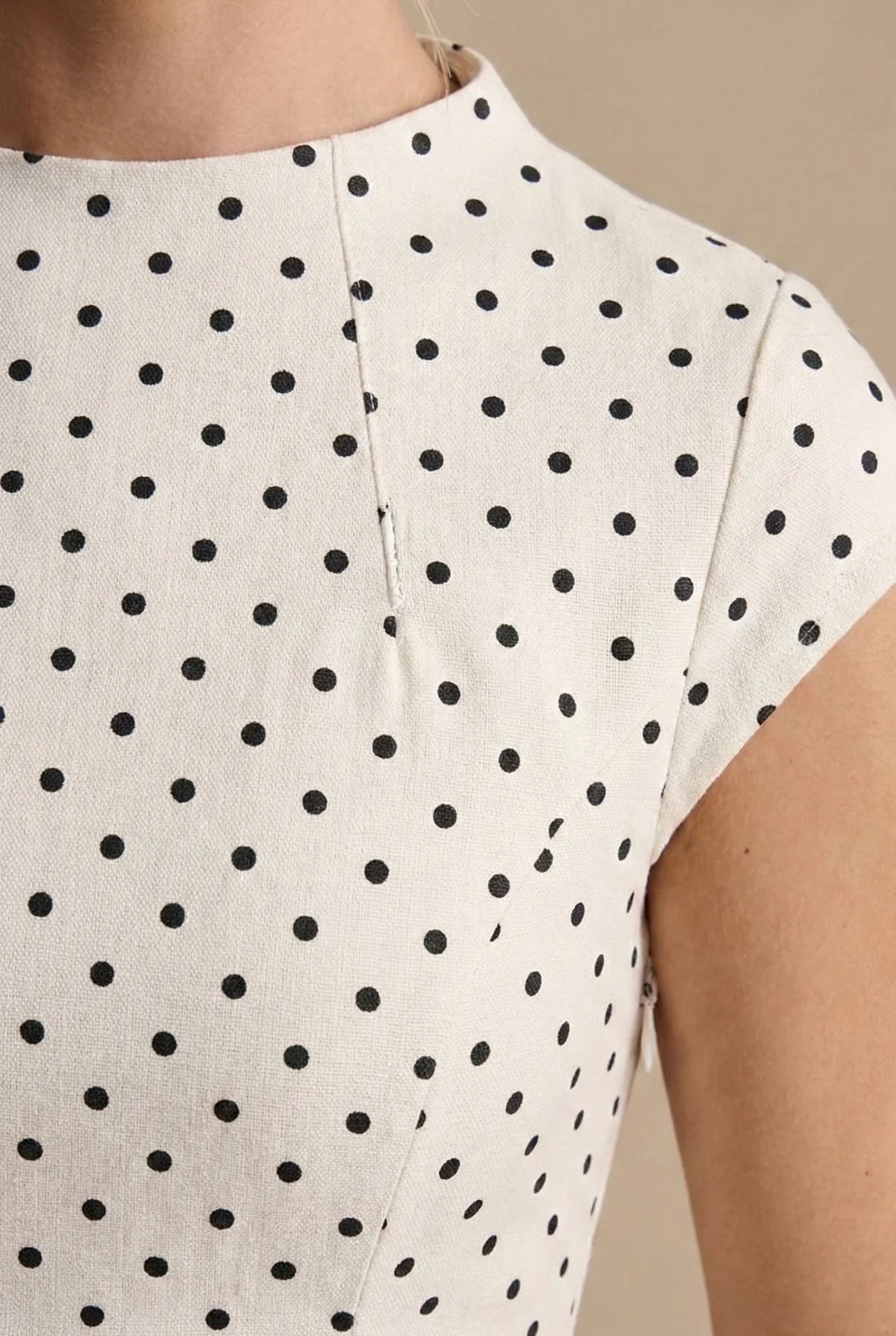 Maxi Jurk met Stippenprint en Hoge Hals