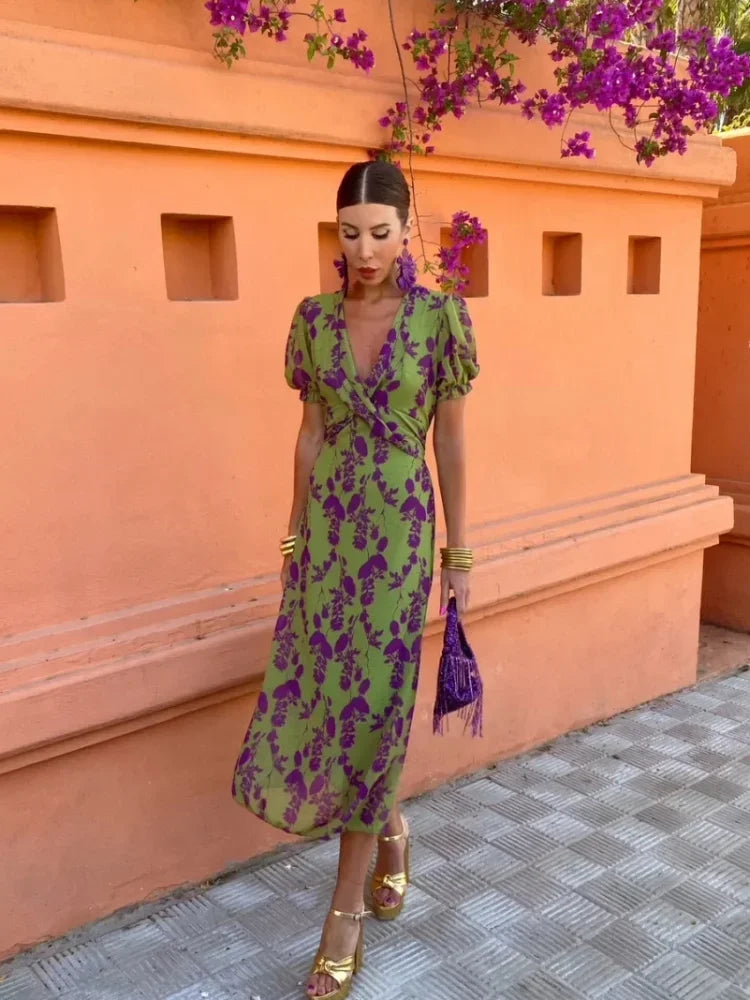 Elodie Jurk met Bloemenprint – Midi Fit & Flare met V-hals
