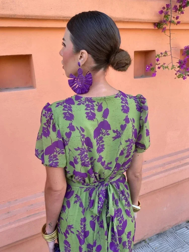 Elodie Jurk met Bloemenprint – Midi Fit & Flare met V-hals