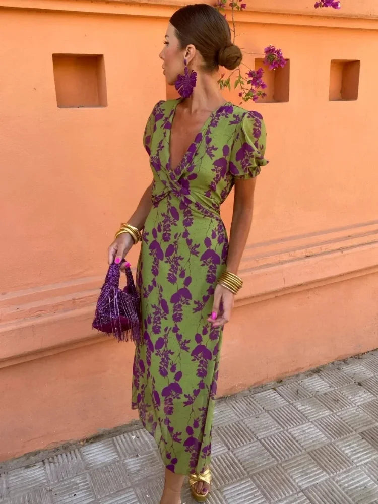 Elodie Jurk met Bloemenprint – Midi Fit & Flare met V-hals