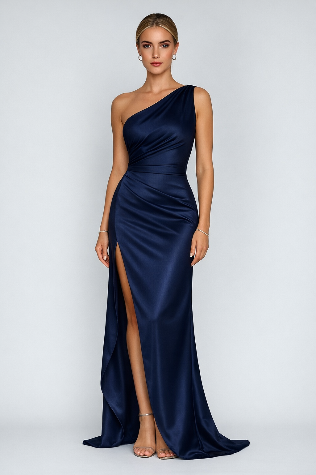 Satijnen one-shoulder maxi jurk met elegante split