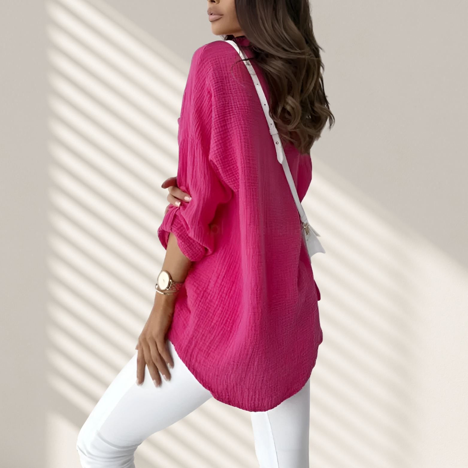 Luchtige dames zomerblouse met lange mouwen, overhemdkraag en knoopsluiting