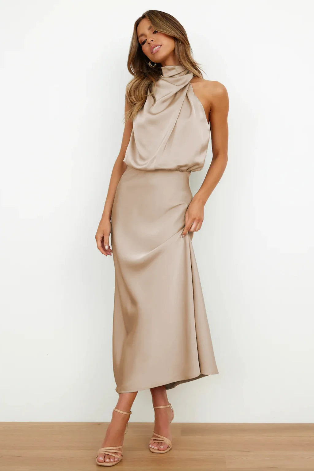 Livia - Elegante Satijneen jurk met Flatterende Pasvorm