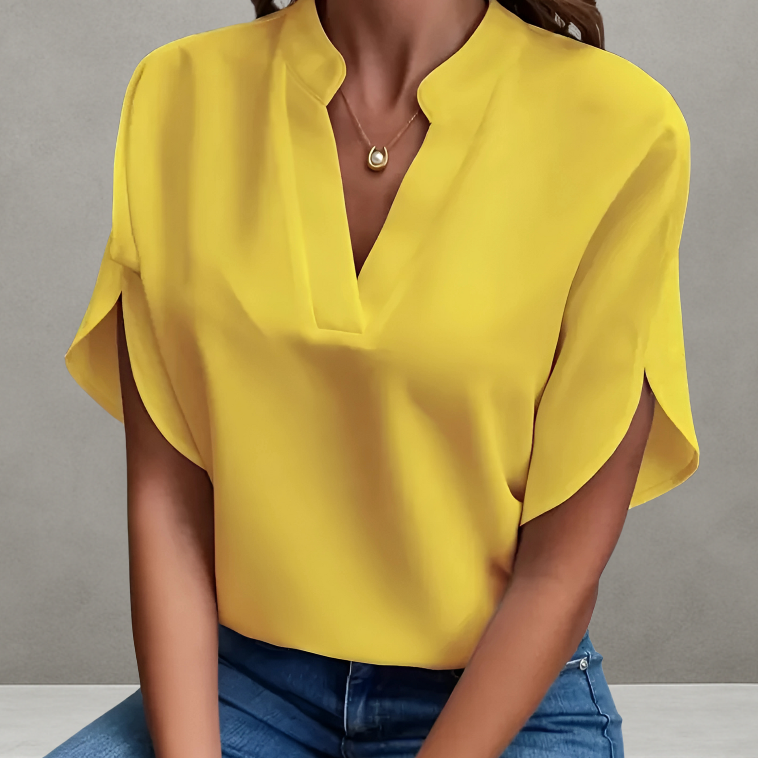 Dames zomerblouse met V-hals en korte mouwen