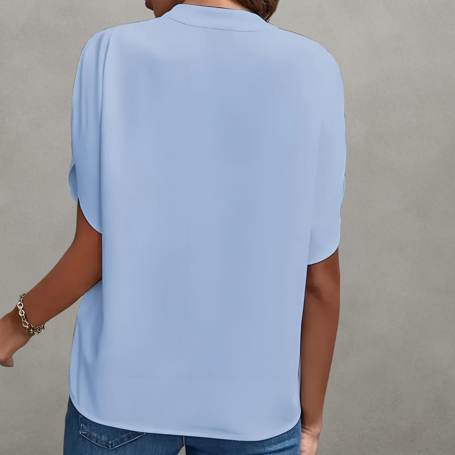 Dames zomerblouse met V-hals en korte mouwen