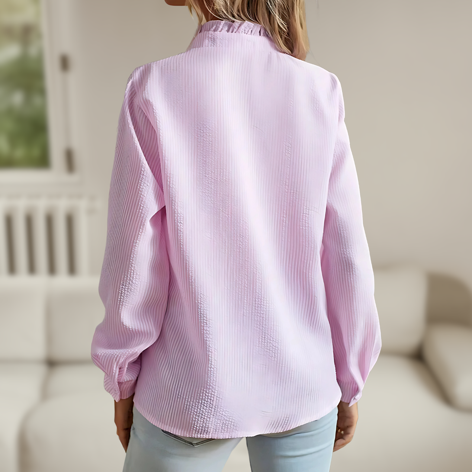 Damesblouse met lange mouwen, plooien en knoopsluiting