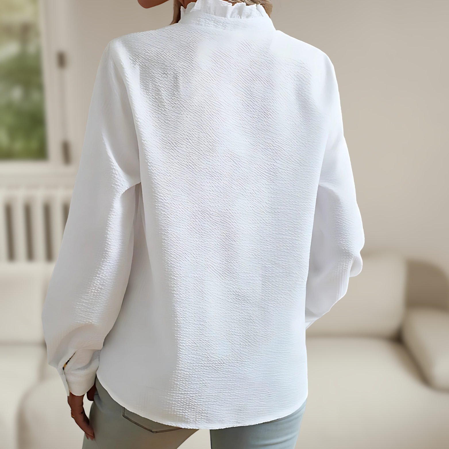 Damesblouse met lange mouwen, plooien en knoopsluiting