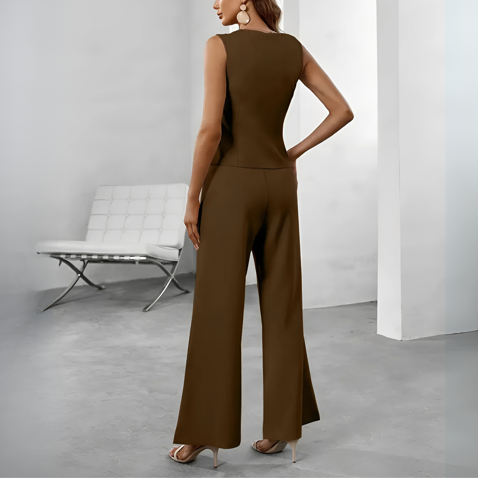 Tweedelige dames set met getailleerd topje en broek