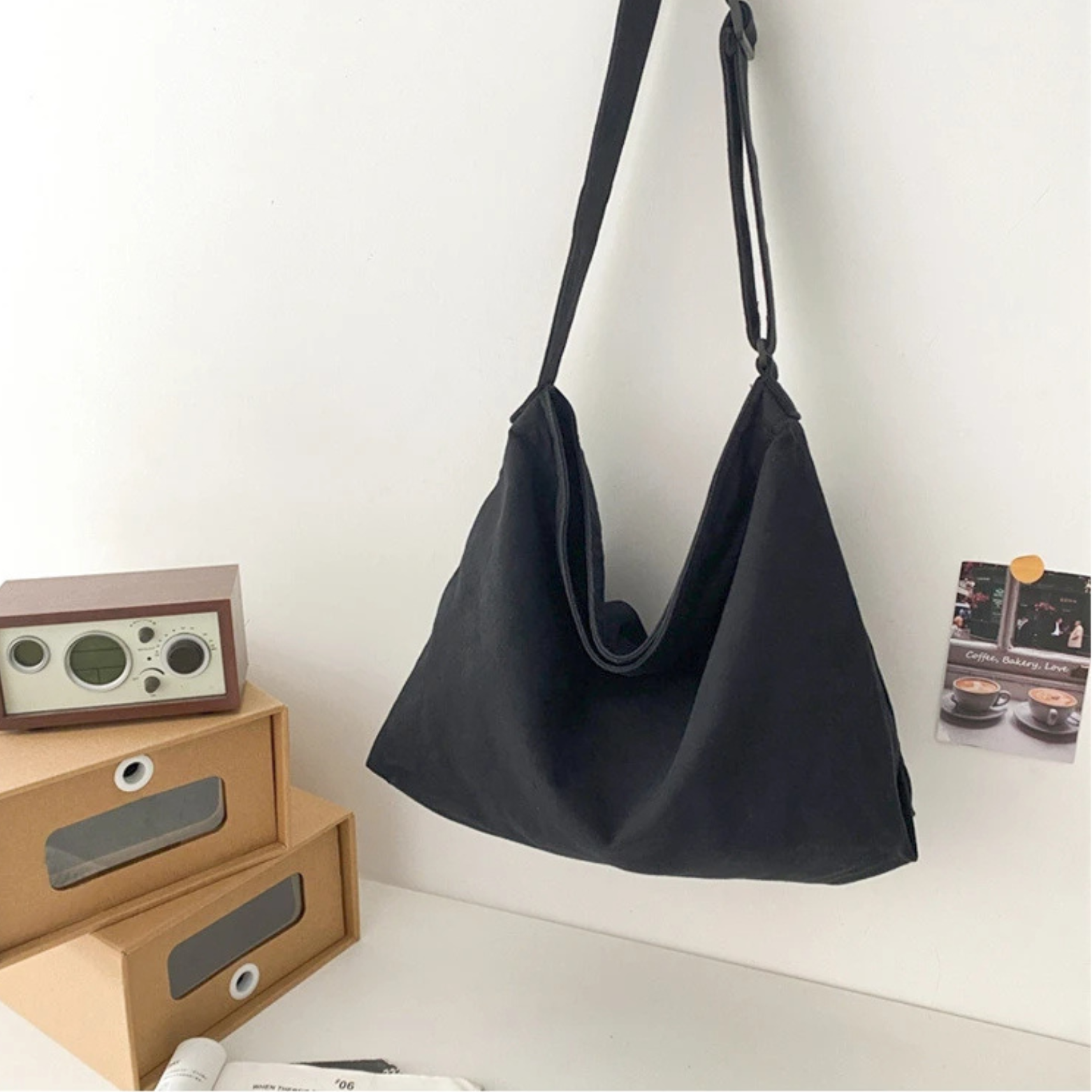 Canvas schoudertas met verstelbare riem en ruime inhoud