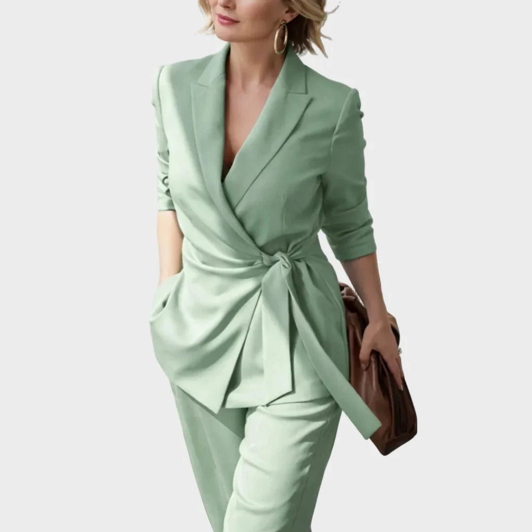 Dames Blazer en Broek Pak met Strikceintuur en Reverskraag