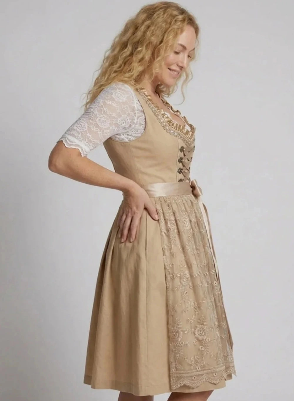 Dames Dirndl Jurk met Vetersluiting en Kantdetail