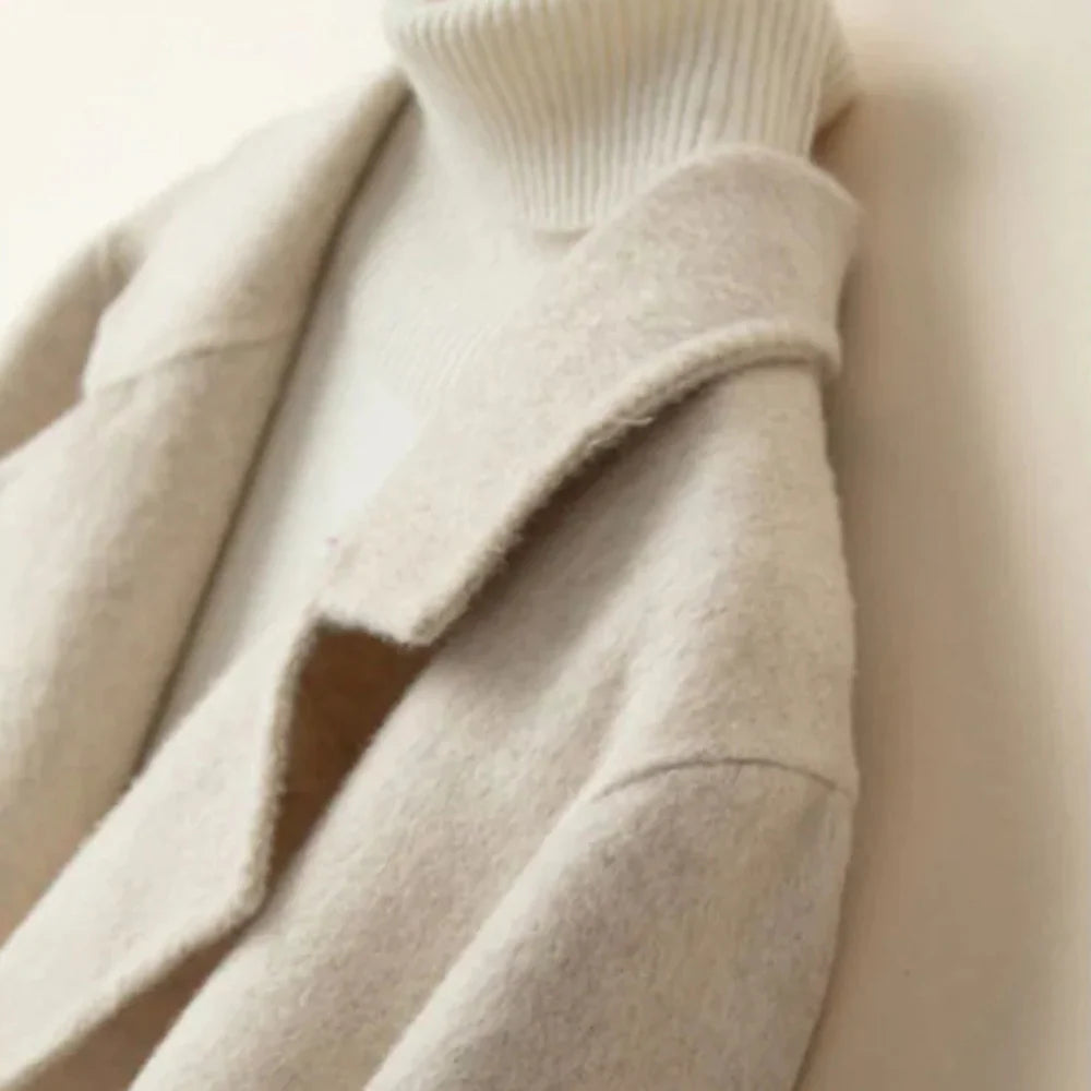 Dames Korte Manteljas met Reverskraag en Knoopsluiting