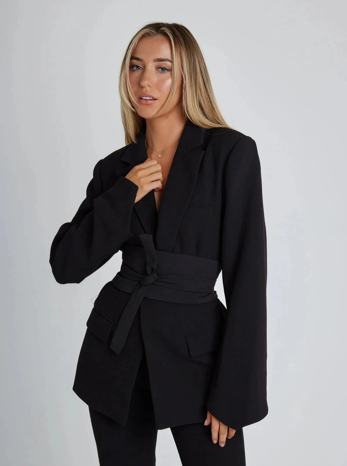 Lange blazer met riem en knoopsluiting voor dames