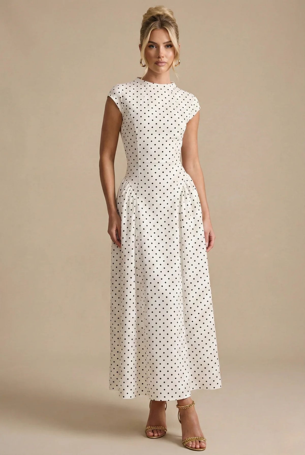 Maxi Feestjurk met Stippenprint en Hoge Hals