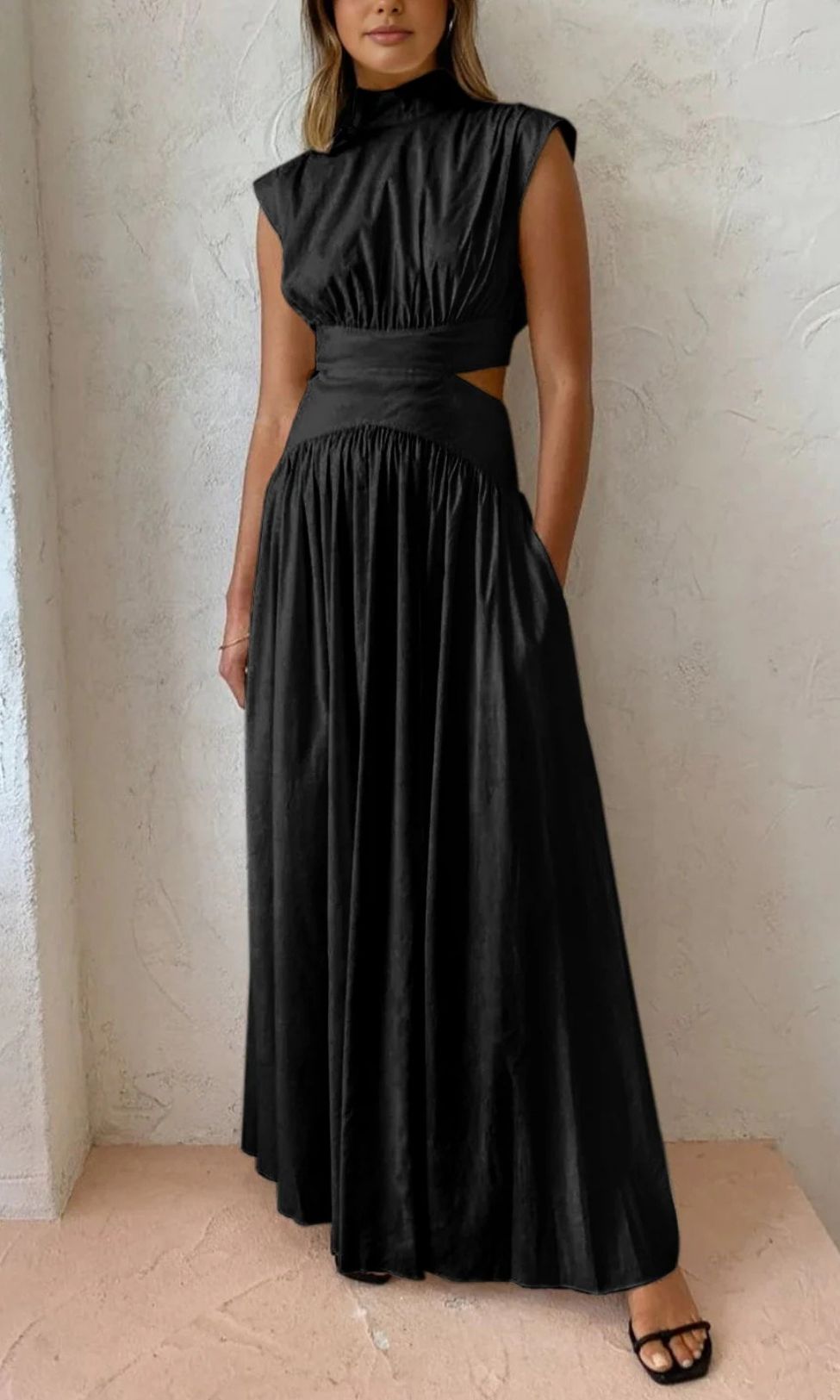 Maxi Jurk met Hoge Hals, Mouwloos Ontwerp en Cut-Out Detail