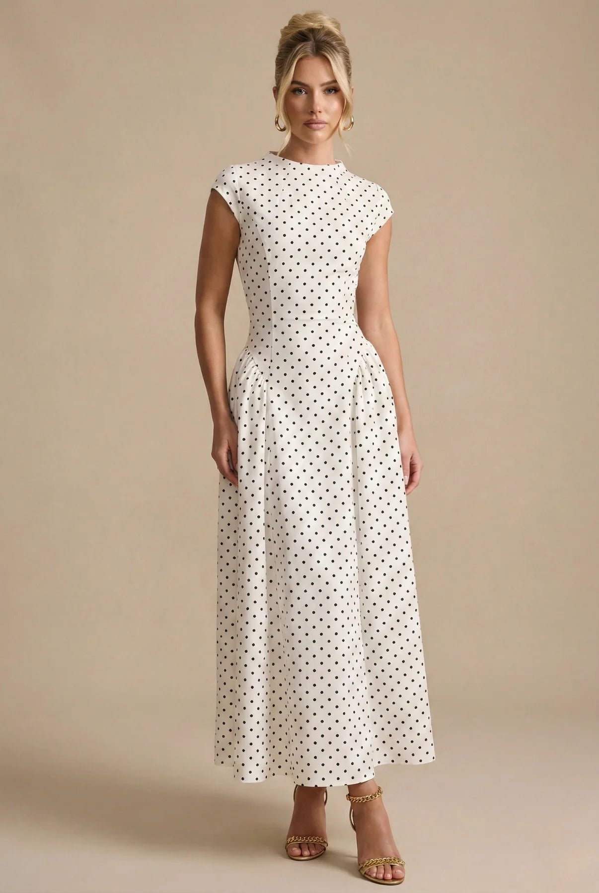Maxi Jurk met Stippenprint en Hoge Hals
