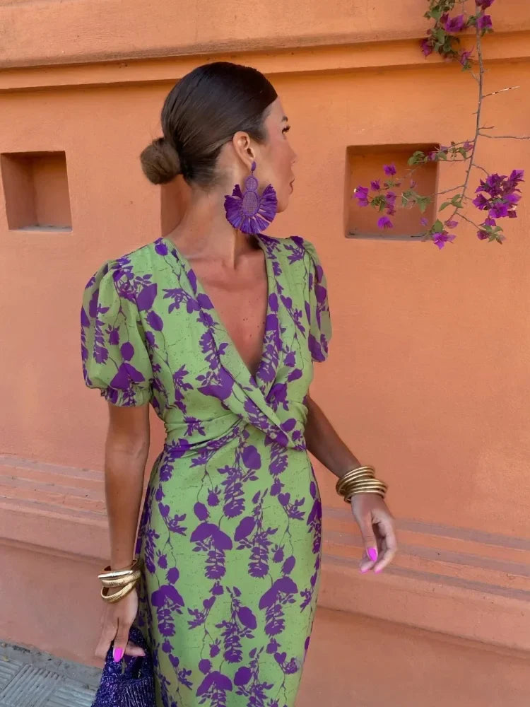 Elodie Jurk met Bloemenprint – Midi Fit & Flare met V-hals