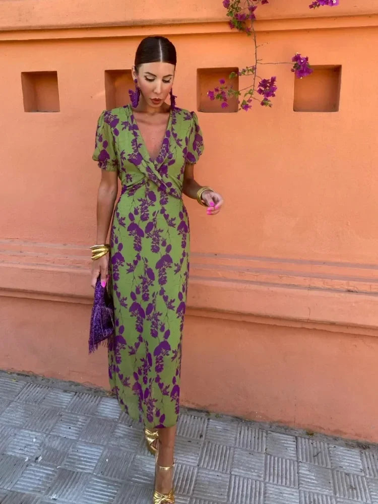 Elodie Jurk met Bloemenprint – Midi Fit & Flare met V-hals