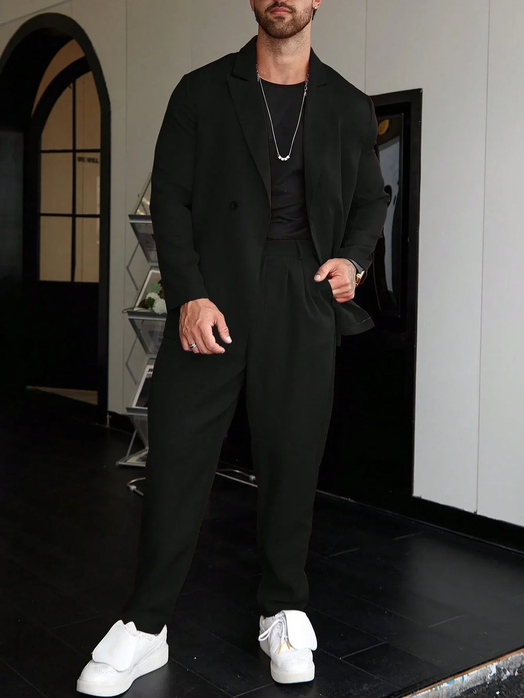 Tweedelig slim fit herenpak met peak lapel en pantalon
